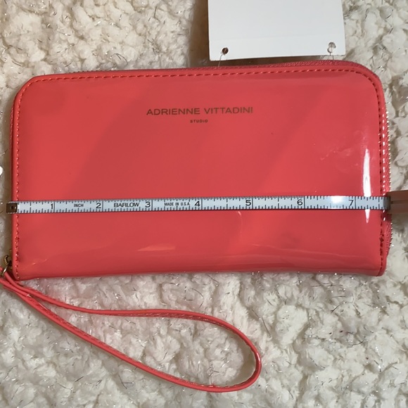 ADRIENNE VITTADINI PHONE CHARGING CLUTCH WALLET with WRIST STRAP - Picture 8 of 10